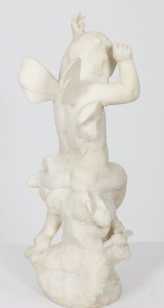 null MARBRE "AMOUR"

En marbre blanc, représentant un amour assis sur des nuées observant...