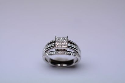 null Bague or blanc triple anneau sertie en son centre de 9 diamants princes en serti...
