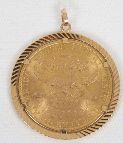 null Pendentif en or jaune orné d'une pièce de 20 dollars US datée 1895

Poids :...