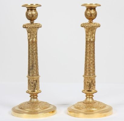null PAIRE DE GRANDS BOUGEOIRS RESTAURATION

En bronze doré.

Ep : XIXème siècle

H...