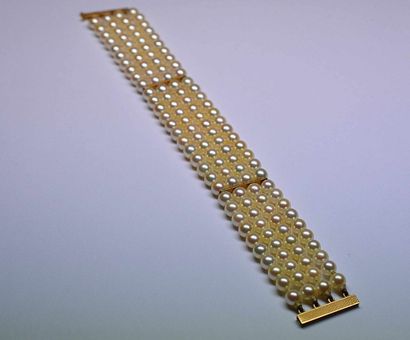 null Bracelet 4 rangs en perles naturelles AKOYA diamètre 5,5/6mm. 2 barettes en...