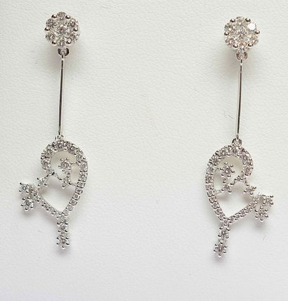 null Paire de B.O pendantes "double usage" motifs modernes sertis de diamants avec...