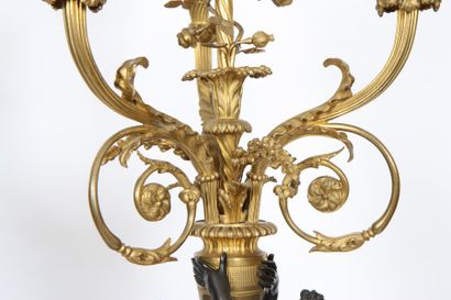null IMPORTANTE PAIRE DE CANDELABRES LOUIS XVI
Paire de grands candélabres en bronze...