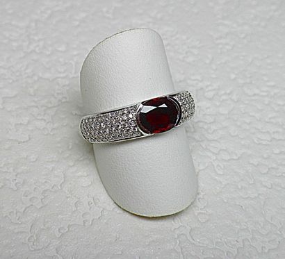 null Bague jonc or blanc serti d'un rubis ovale NATUREL Birman pour 1,17 c. monture...