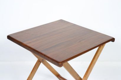 null TABLE PLIANTE/CROSS LEG FOLDING TABLE

Epoque XXème siècle

H : 6 x L 62 x 62...
