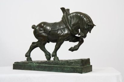 null BRONZE "CHEVAL DE TRAIT"

En bronze patiné représentant un cheval de trait en...