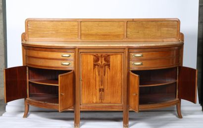 null BUFFET ART NOUVEAU DE MAURICE DUFRENE (1876-1955)

En acajou et placage d'acajou...