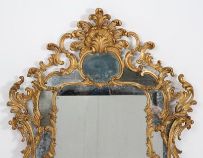 null MIROIR BAROQUE ITALIEN 

Miroir à pare-closes de forme chantournée, en bois...