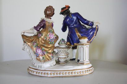 null SUJET EN PORCELAINE "COUPLE GALANT"

En porcelaine polychrome

Epoque XIXème...