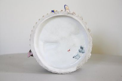 null SUJET EN PORCELAINE "DANSEUSE"

En porcelaine polychrome

Epoque XIXème siècle

H...