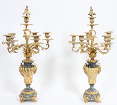 null PAIRE DE CANDELABRES

De style Louis XV, en marbre et bronze doré à six bras...