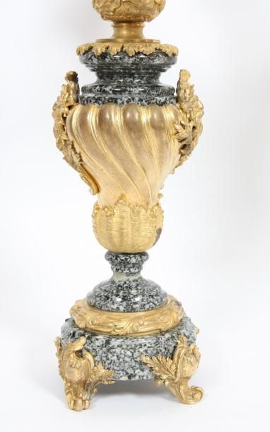 null PAIRE DE CANDELABRES

De style Louis XV, en marbre et bronze doré à six bras...