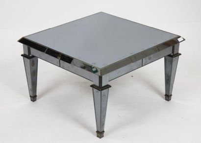 null TABLE DE SALON MIROIR 1940 DE SERGE ROCHE (1898-1988)

De forme carrée, entièrement...