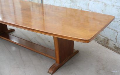 null GRANDE TABLE 1940

En bois naturel à plateau rectangulaire à longs côtés légèrement...