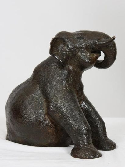 null BRONZE "ELEPHANT ASSIS" DE PAUL SIMON 1892-1979

Bronze patiné signé "Paul Simon"

Cachet...