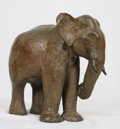 null BRONZE "ELEPHANT D'ASIE" DE PAUL SIMON 1892-1979

Bronze à patine marron clair.

Exemplaire...