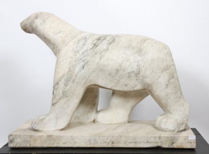 null MARBRE "OURS POLAIRE"

En marbre blanc veiné, représentant un ours polaire marchant,...