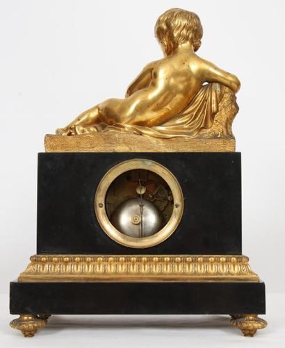 null PENDULE "ENFANT A L'OISEAU" RESTAURATION DE THOMIRE

En bronze doré et marbre...