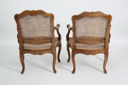 null PAIRE DE FAUTEUILS CANNES LOUIS XV

En bois naturel sculpté à motif de fleurettes,...