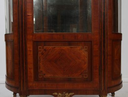 null VITRINE-ARGENTIER LOUIS XVI 

Ouvrant à une porte vitrée en façade et à deux...