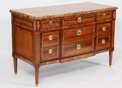 null JOLIE COMMODE MARQUETEE LOUIS XVI ESTAMP. DE SCHEY

En marqueterie de bois de...