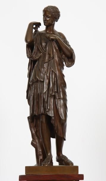 null BRONZE SUR GAINE XIXè

Sculpture en bronze patiné figurant une femme à l'antique...