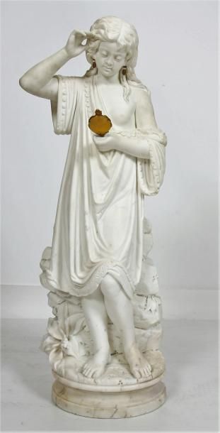 null MARBRE "ELEGANTE AU MIROIR" XIXè

En marbre blanc représentant une jeune femme...