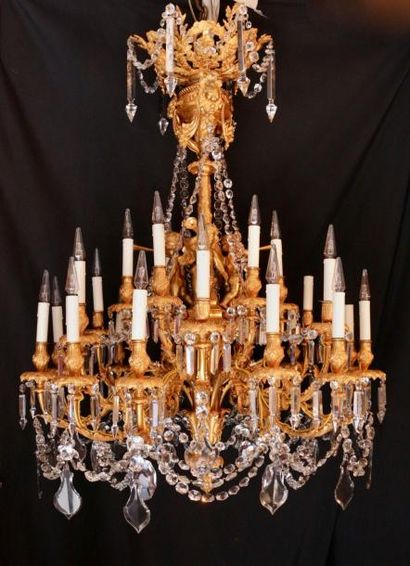 null IMPORTANTE PAIRE DE LUSTRES A CRISTAUX DE BACCARAT

De style louis XVI, à monture...