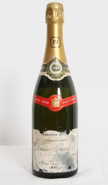 null 1 bouteille de CHAMPAGNE "Réserve cuvée" PERRIER-JOUET Brut 1969