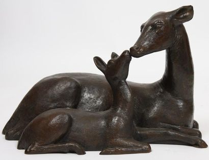 null BRONZE "BICHE ET SON FAON" DE PAUL SIMON (1892-1979)

Bronze à patine marron...