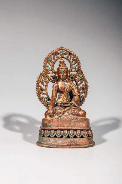 null "BUDDHA" TIBET

Buddha Amitayus assis sur un socle lotiforme vêtu d'une robe...