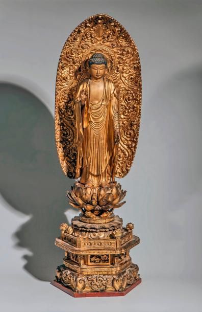 null "BUDDHA AMIDA" JAPON

Buddha Amida debout sur un lotus épanoui supporté par...