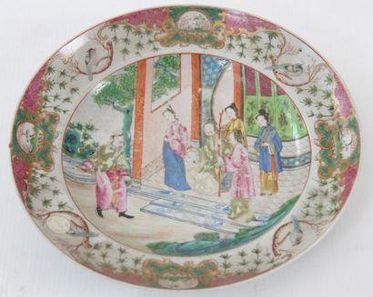 null PLAT EN CANTON

En porcelaine de canton, illustré en émaux polychromes et rehauts...