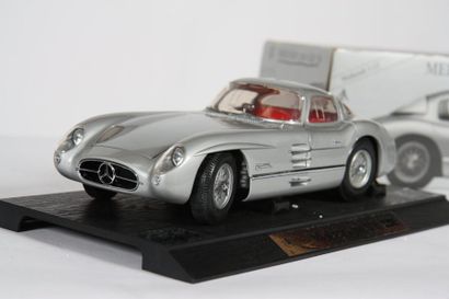 null MERCEDES-BENZ 300 SLR 54 » 1/12

REVELL « Collection Classic » 1/12. En boi...