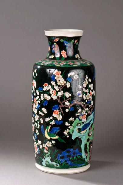 null VASE FAMILLE NOIRE CHINE

Vase cylindrique en porcelaine famille noire décoré...