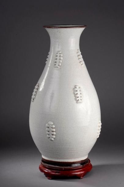 null IMPORTANT VASE BALUSTRE CHINE

Important vase balustre en épaisse porcelaine...