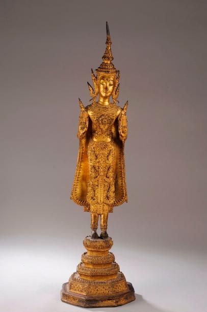 null BRONZE "BUDDHA DEBOUT" THAILANDE

Bouddha debout sur un haut tertre octogonal...