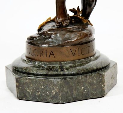 null BRONZE "GLORIA VICTIS" DE ANTONIN MERCIE (1845-1916)

Bronze à patine marron...