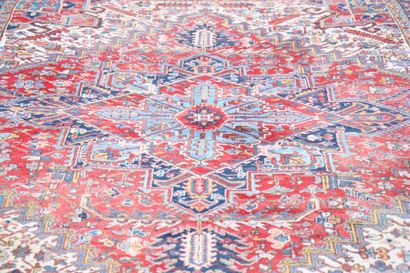 null GRAND TAPIS D'ORIENT

En laine 

Epoque XXème siècle

350 x 280 cm