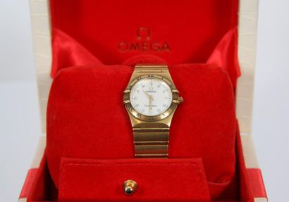 null MONTRE OMEGA CONSTELLATION OR

En or jaune 18 K N°52577400. Mouvement à quartz.

En...