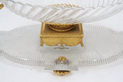 null CENTRE DE TABLE "AUX ANGELOTS" DE BACCARAT

En bronze doré et cristal comprenant...