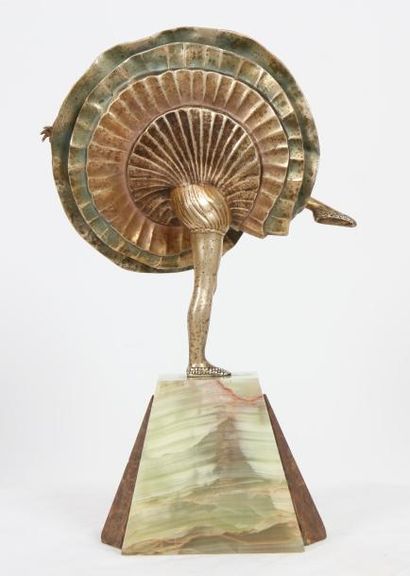 null BRONZE "DANSEUSE 1925"

Sculpture en bronze argenté représentant une danseuse...