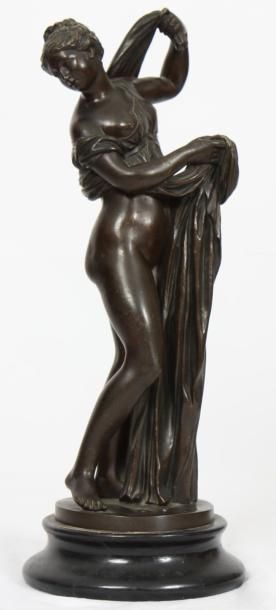 null BRONZE "FEMME A L'ANTIQUE"

Sculpture en bronze patiné représentant une femme...