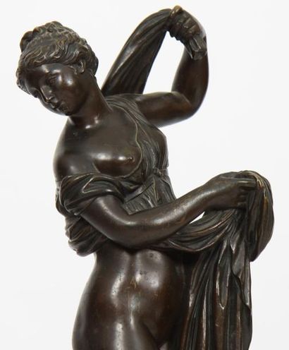 null BRONZE "FEMME A L'ANTIQUE"

Sculpture en bronze patiné représentant une femme...