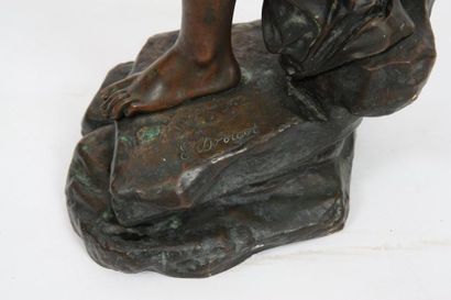 null IMPORTANT BRONZE "PORTEUSE D'EAU" DE DROUOT (1859-1945)

En bronze patiné, signé...