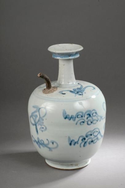 null VERSEUSE PORCELAINE CHINE

Verseuse en porcelaine décorée en bleu cobalt sous...