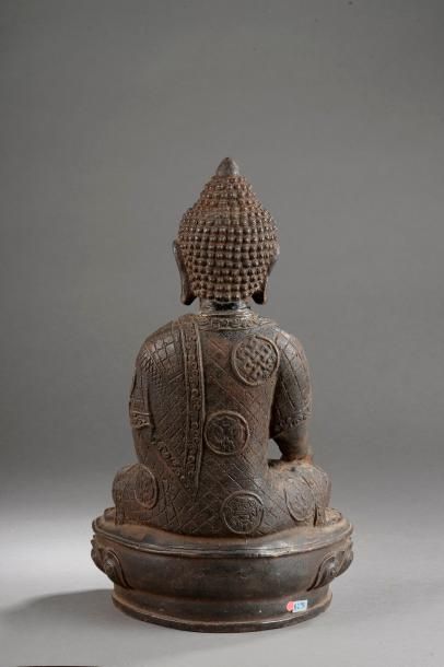 null "BUDDHA" FONTE DE FER CHINE

Buddha Amitayus assis en méditation sur un socle...