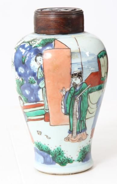 null Petit vase Meiping Chine

En porcelaine Wuçaï décorée en émaux cinq couleurs...