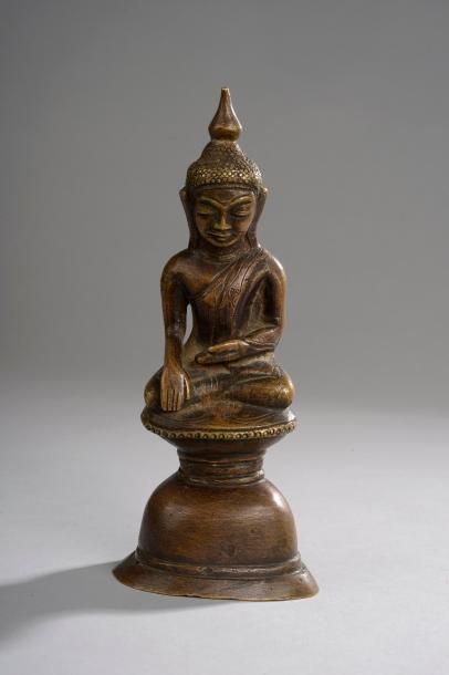 null BUDDHA MARAVIJAYA BRONZE BIRMANIE XVIIIè

Buddha Maravijaya. Bronze. 

Birmanie....
