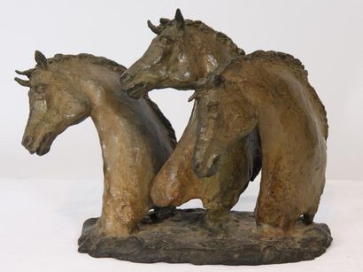 null BRONZE"TROIKA CHEVAUX" DE YANN TORCHET 2010

Bronze patiné représentant trois...